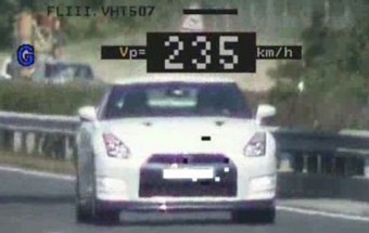 Durva gyorshajtás az autópályán