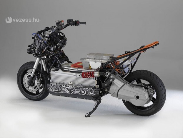 Elektromos BMW két keréken 6