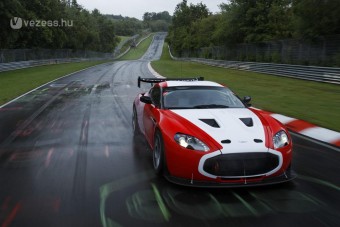 100 millióért jön az új Aston Martin