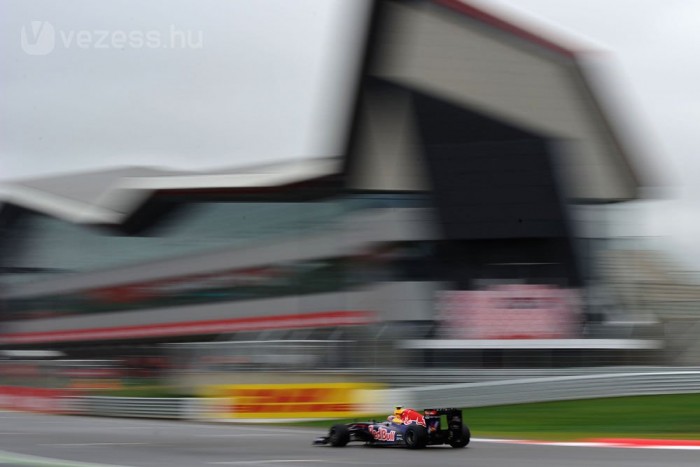 F1: Webber az élen az esőben 6