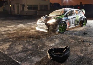 Élőben a rali fenegyerekének show-ja