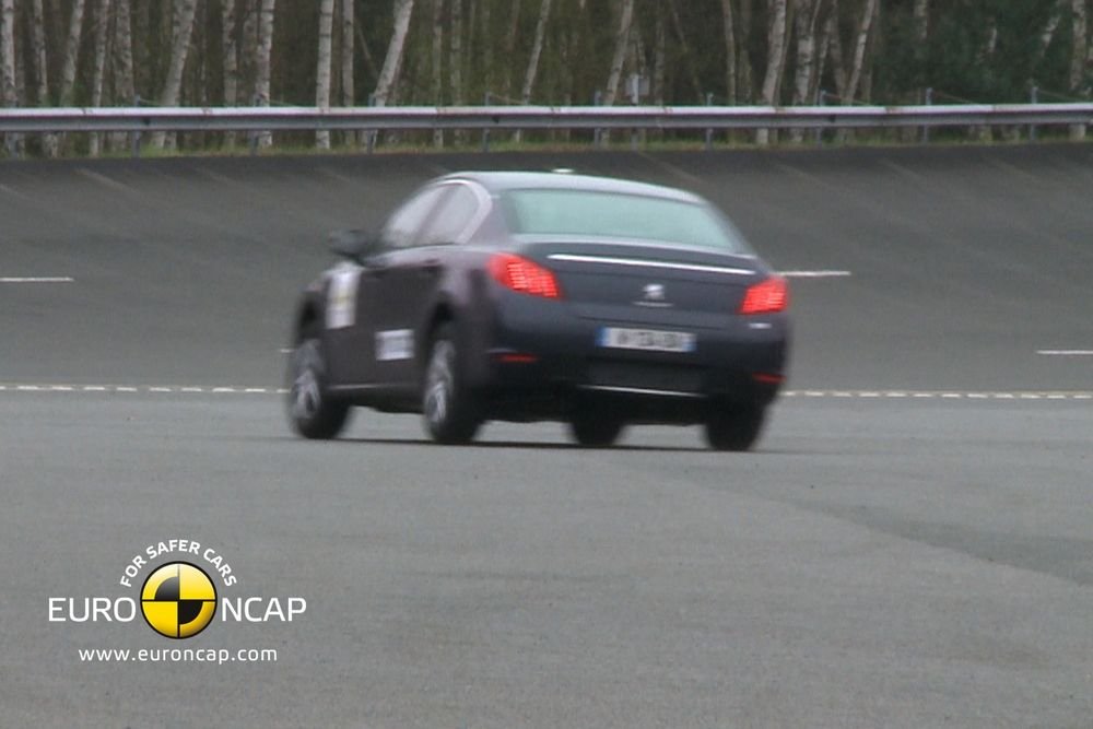 Nem szereti a felnőtt gyalogost a Peugeot 508 8