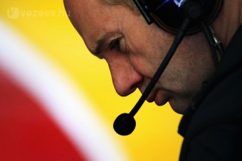F1: Adrian Newey berágott