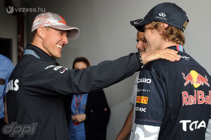 F1: Schumi örömmel adná a trónját Vettelnek