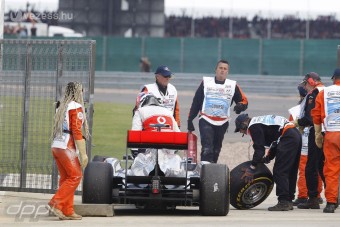 F1: Megbüntették a McLarent és a Saubert