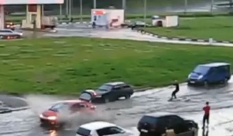 Áradás inspirálta autósport