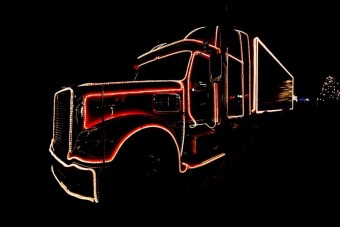 Karácsonyfa lesz a kamionokból