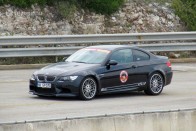 330-cal hasít  a Hármas BMW 15