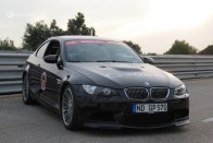 330-cal hasít  a Hármas BMW 16