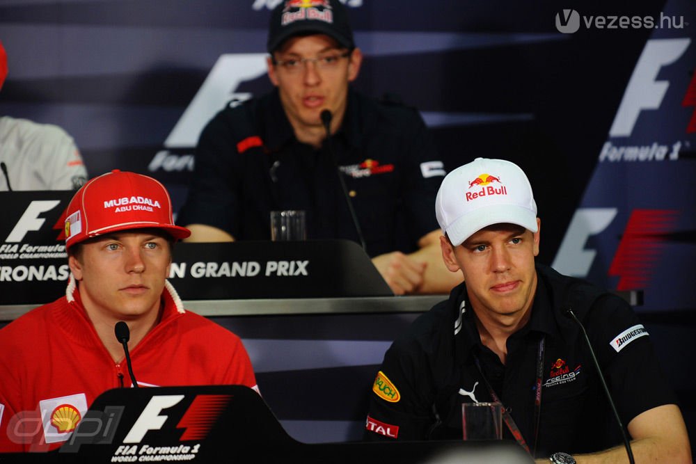 A két régi cimbora, Räikkönen és Vettel újra találkozhat jövőre a Red Bullnál