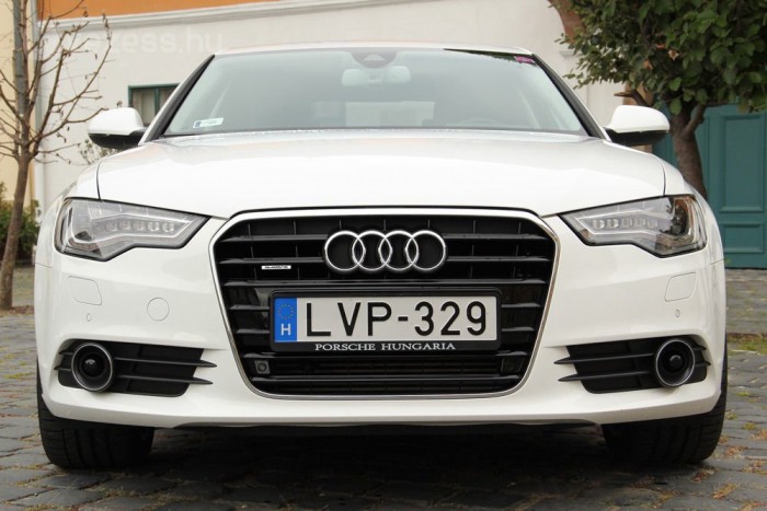 Ez az ábrázat rendet rak a belső sávban. Limitált végsebessége 250 km/óra