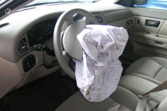 Menetközben nyílt ki a légzsák - videó