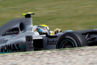 Rosberg Fangio Mercedesével a Nürburgringen
