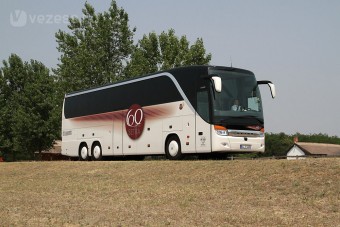 Jubileumi luxusbusz a Setrától