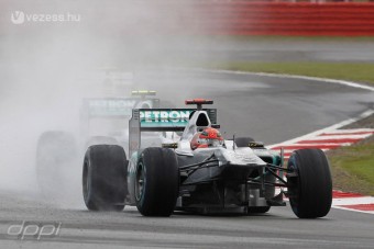 Schumacher: Nem estem szét!