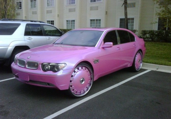 BMW-ből rózsaszín förmedvény