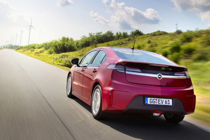 Bérelhető az elektromos Opel 4