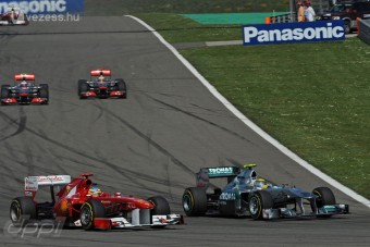 F1: Drasztikusan több az előzés idén