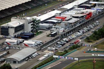 F1: Már festik Vettelék rajthelyét