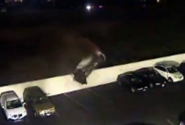 Rémisztő bukfenccel parkolt le a Porsche