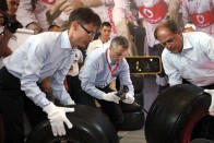 F1: Kerékcserét gyakorolt a polgármester 9