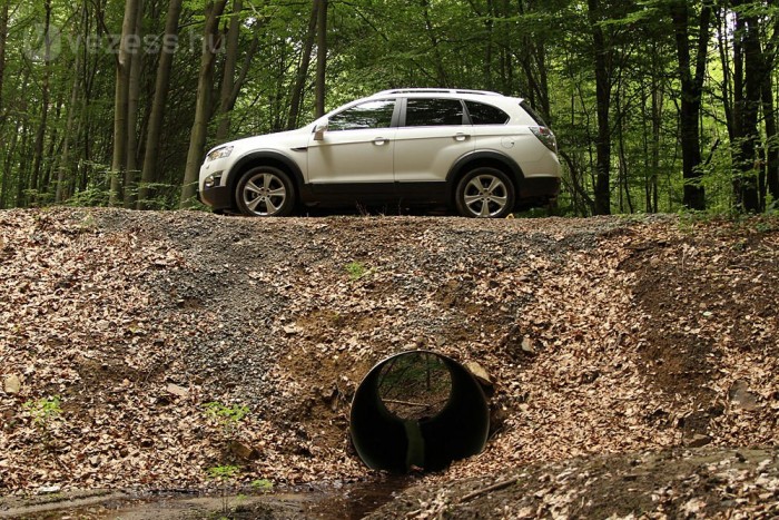 Teszt: Chevrolet Captiva 2,2 9 | Vezess Maradjunk csak vele az úton