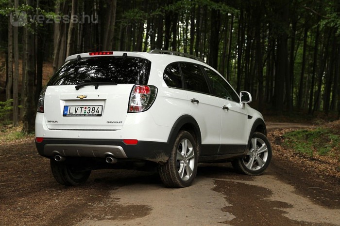 Teszt: Chevrolet Captiva 2,2 8 | Vezess Mintha teljesen más brigád dolgozott volna a fenekén