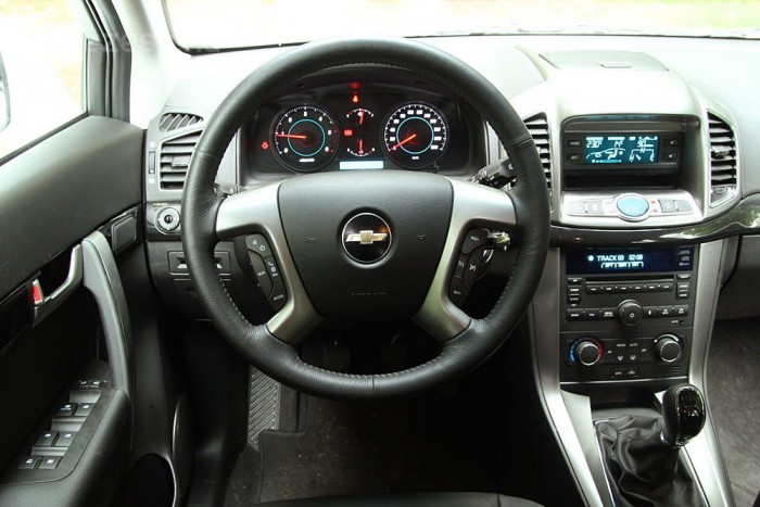 Teszt: Chevrolet Captiva 2,2 10 | Vezess Malomkeréknyi kormányt tekergethet a Captiva gazdája