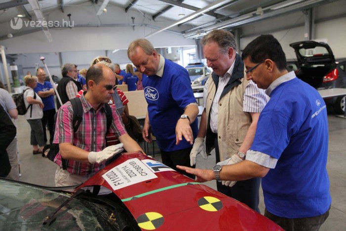 Vakokkal tesztelt a Ford 4