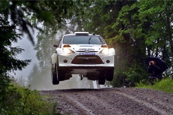 Erdei repülésre készül a Ford - videó