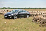 Szép csomagolást kapott a középkategóriás Peugeot