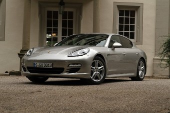 Takarékos családi Porsche? Mi van?