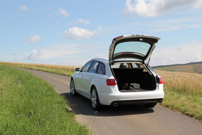 Az 565 literes csomagtér az ülések ledöntésével 1680 literig bővíthető