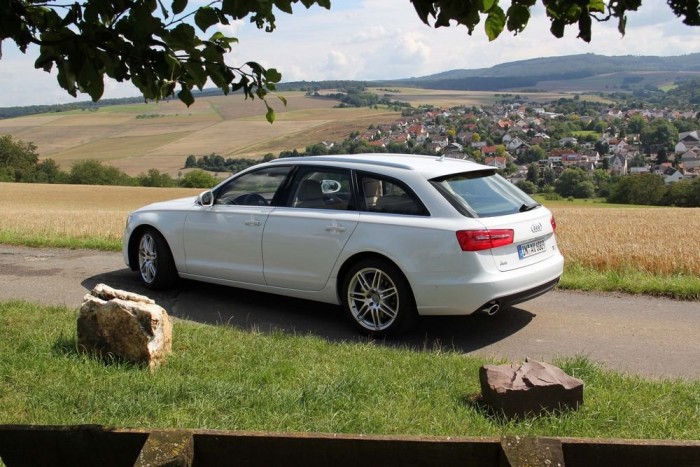 Mindent figyel helyettünk, és kész megmenteni az életünket. Innen már csak egy ugrás a Knight Rider