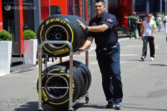 F1: Hétfői teszteket szeretne a Pirelli