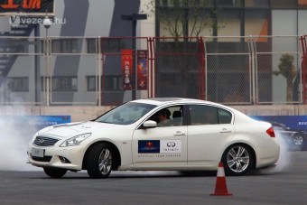 Utcai autó a Red Bulltól