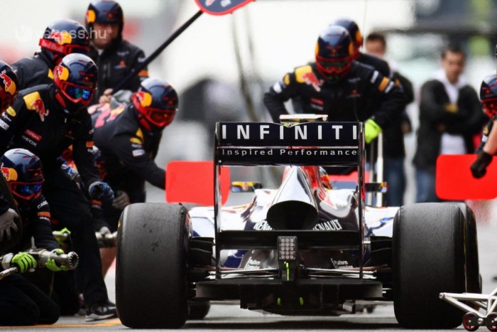 Utcai autó a Red Bulltól 7