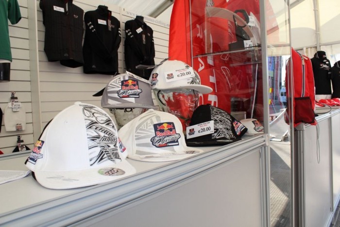 Van itt minden, mint a búcsúban 8