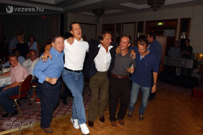 A ferrarisok épp Schumi 4. címét ünneplik nálunk