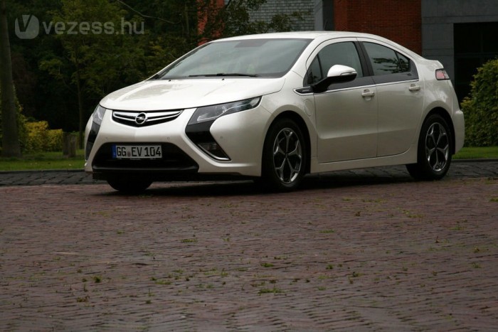 Van ilyen: autózás 2-3 liter benzinből