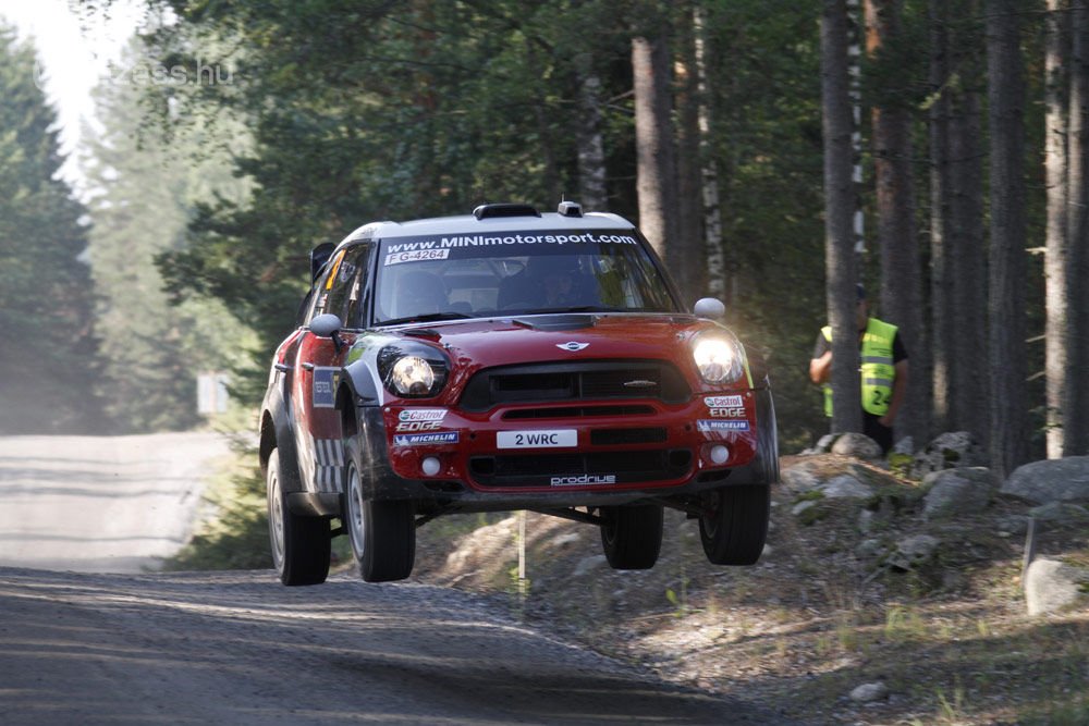 Csapata lebuktatta a raliversenyzőt 14