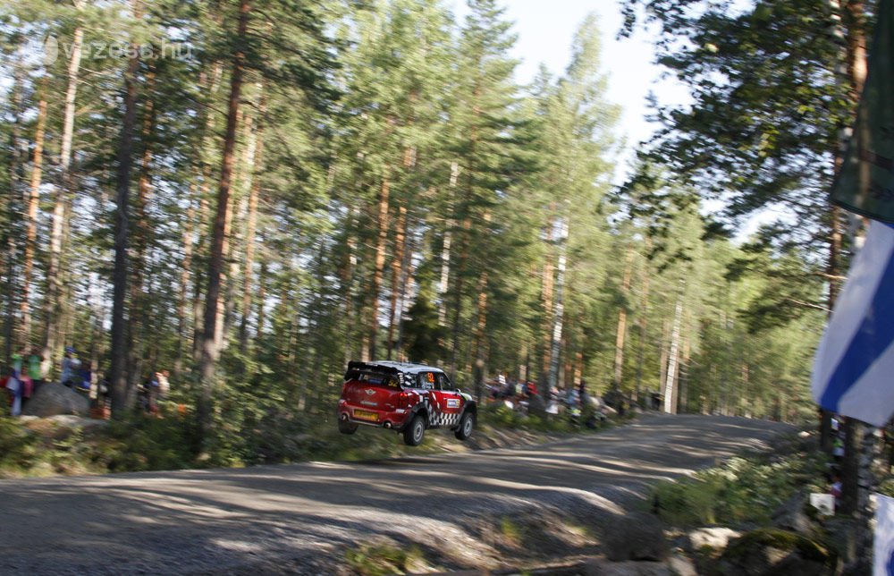 Csapata lebuktatta a raliversenyzőt 15