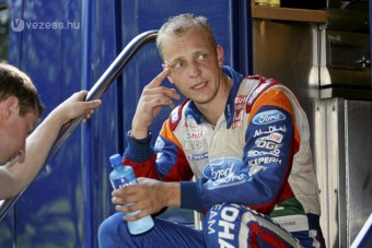 Csapata lebuktatta a raliversenyzőt