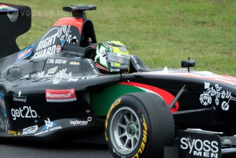 Hungaroring: Bukással indult a hétvége