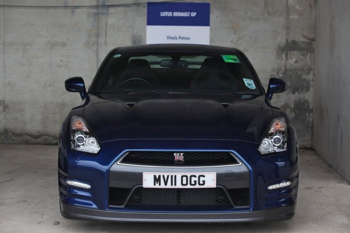 A Lada által szponzorált Lotus Renault versenyzője egy Nissant hajt 