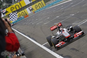 F1: Button nyert az őrült Magyar Nagydíjon