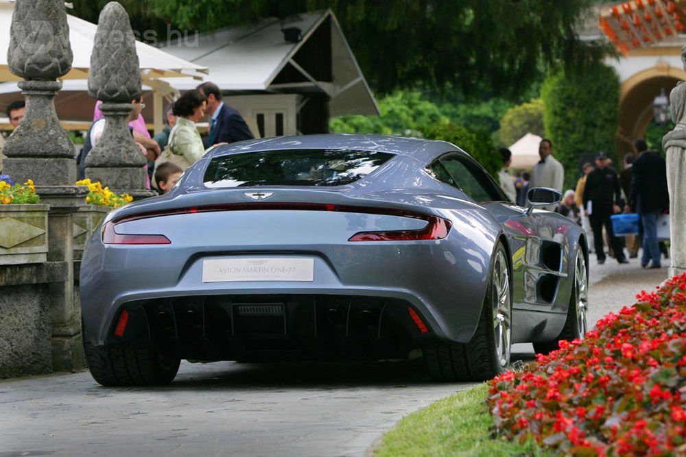 Szerpentinen a 300 milliós Aston 4