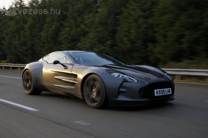Szerpentinen a 300 milliós Aston 13 Szerpentinen a 300 milliós Aston 13