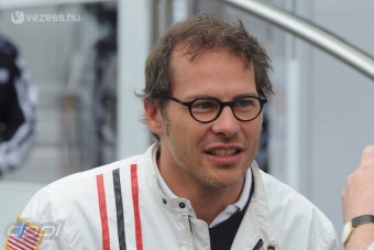 Villeneuve megvédte Schumachert