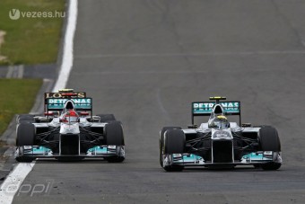 F1: Csillagokat lát a Mercedes-főnök